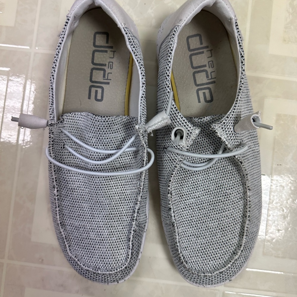 Hey Dude Size 9